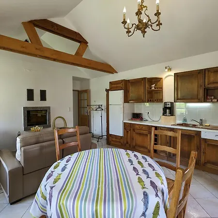 Ancienne Chapelle Amenagee En Independant Avec Terrasse Et Cheminee - Fr-1-589-463